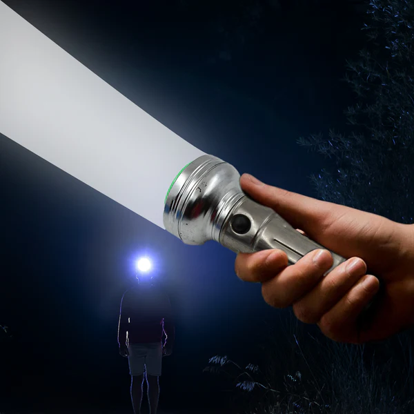 Nostalgic Portable Flashlight – Simple Iron Outdoor Old-Fashioned Torch Light